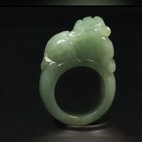 VINTAGE Large Jade Green Ring HandCarved Pixiu Size 11.5 Prosperity Good Luck - Picture 2 of 10